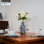 Cosy 4bedroom House Near Centre By Homebird Management Short Lets & Serviced With Private Parking & Garden *