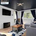 Cosy 4bedroom House Near Centre By Homebird Management Short Lets & Serviced With Private Parking & Garden * Leeds (West Yorkshire)