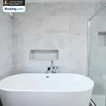 Cosy 4bedroom House Near Centre By Homebird Management Short Lets & Serviced With Private Parking & Garden * Leeds (West Yorkshire)