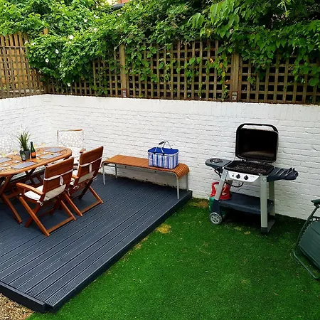 Casa vacanze Cosy 4bedroom House Near Centre By Homebird Management Short Lets & Serviced With Private Parking & Garden