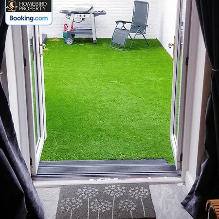 Cosy 4bedroom House Near Centre By Homebird Management Short Lets & Serviced With Private Parking & Garden בית נופש לידס