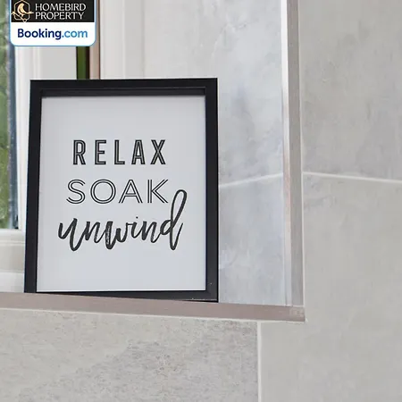 Cosy 4bedroom House Near Centre By Homebird Management Short Lets & Serviced With Private Parking & Garden Leeds (West Yorkshire)