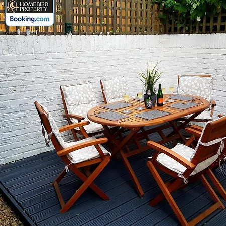 בית נופש Cosy 4bedroom House Near Centre By Homebird Management Short Lets & Serviced With Private Parking & Garden
