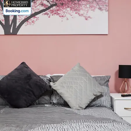 Cosy 4bedroom House Near Centre By Homebird Management Short Lets & Serviced With Private Parking & Garden Leeds (West Yorkshire)